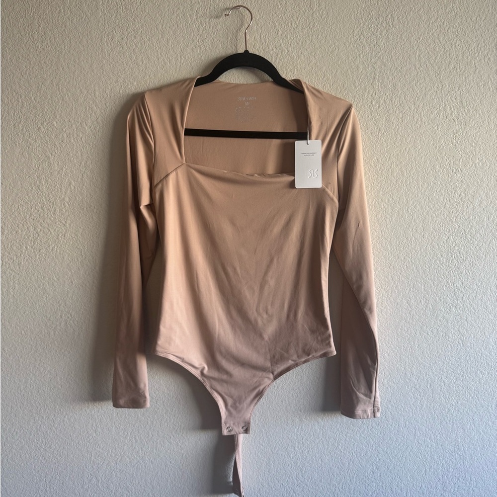 NWT ReoRia Women’s Tan Long Sleeve Square Neck Bodysuit